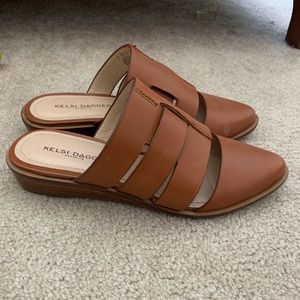 Kelsi Dagger Mules Size 6